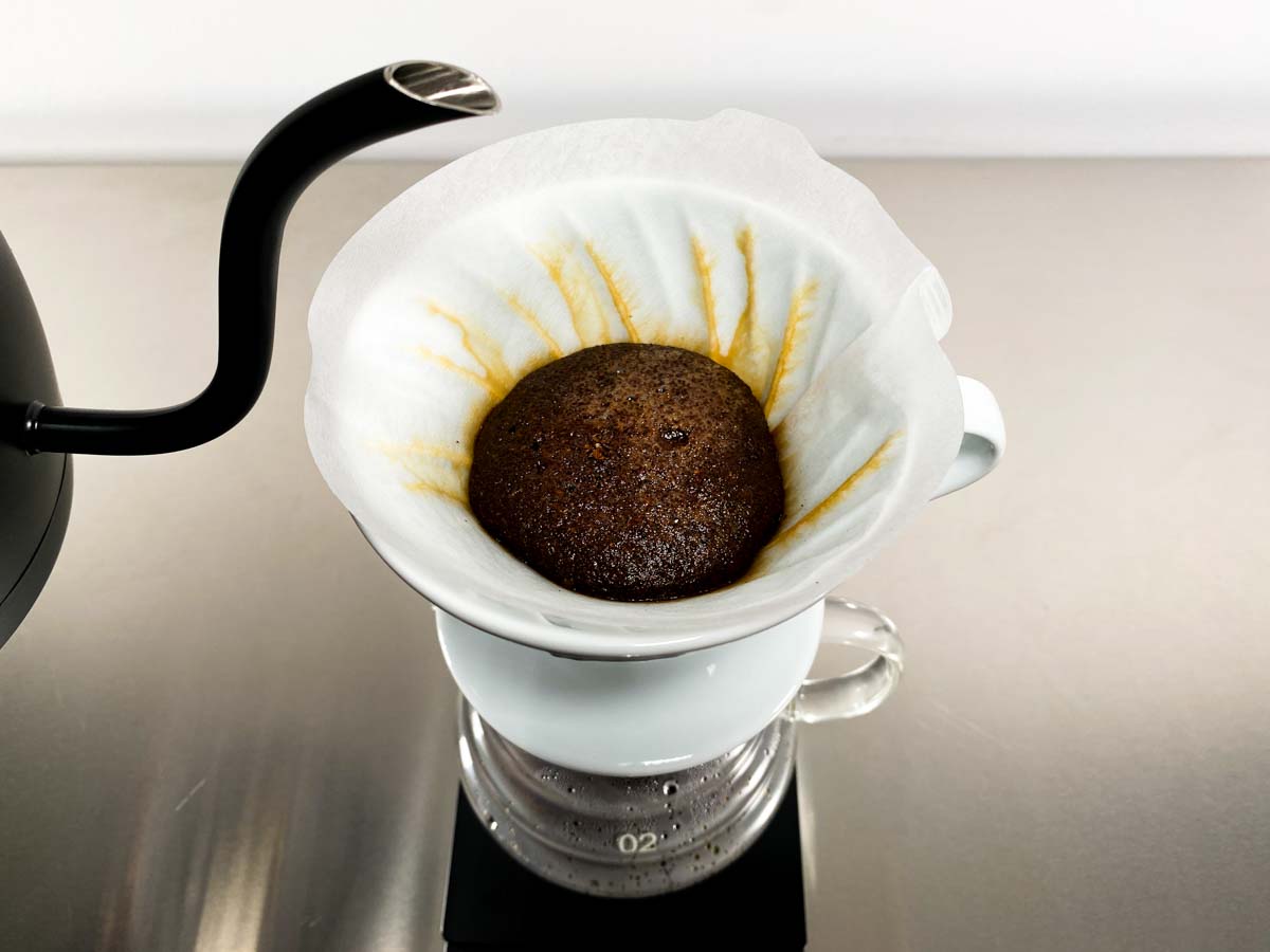 Zubereitungsmethode_PourOver_Vorbefeuchtung Zubereitungsmethode_PourOver_Vorbefeuchtung