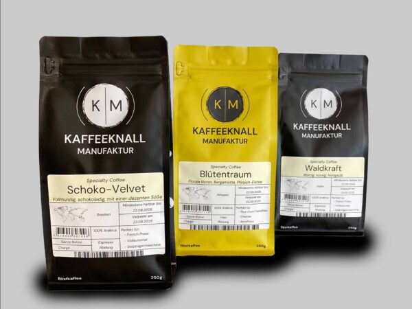 Aromenreise Set von Kaffeeknall – drei Kaffees (Schoko-Velvet, Blütentraum, Waldkraft), Seitensicht