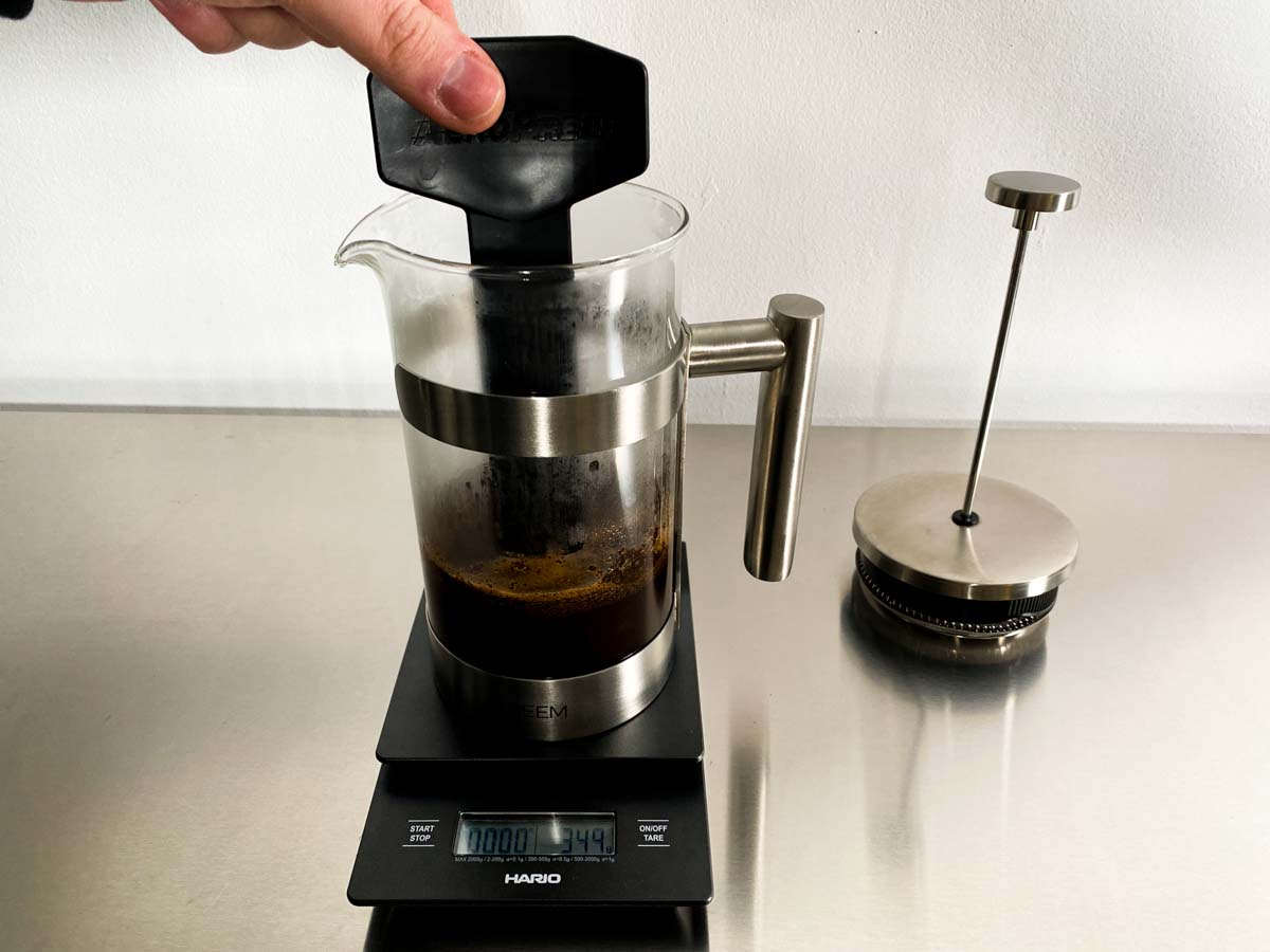 Kaffeezubereitung_French_Press_Kaffee_ruehren Kaffeezubereitung_French_Press_Kaffee_ruehren