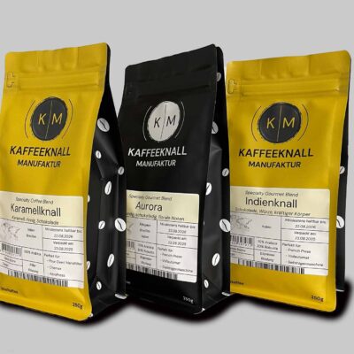 Gourmet Blend Set von Kaffeeknall – Seitenansicht der drei Kaffee-Blends Karamellknall, Aurora und Indienknall